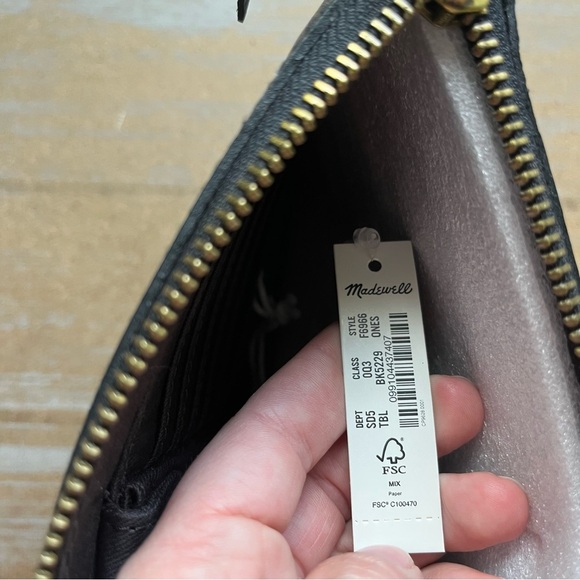 Madewell NWT The Pouch Clutch Leather Black Classic Basic Preppy Casual - Picture 4 of 4